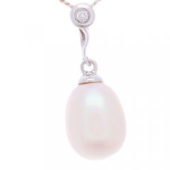 Gift boxed 7.5-8mm freshwater pearl, 9ct white gold and diamond pendant