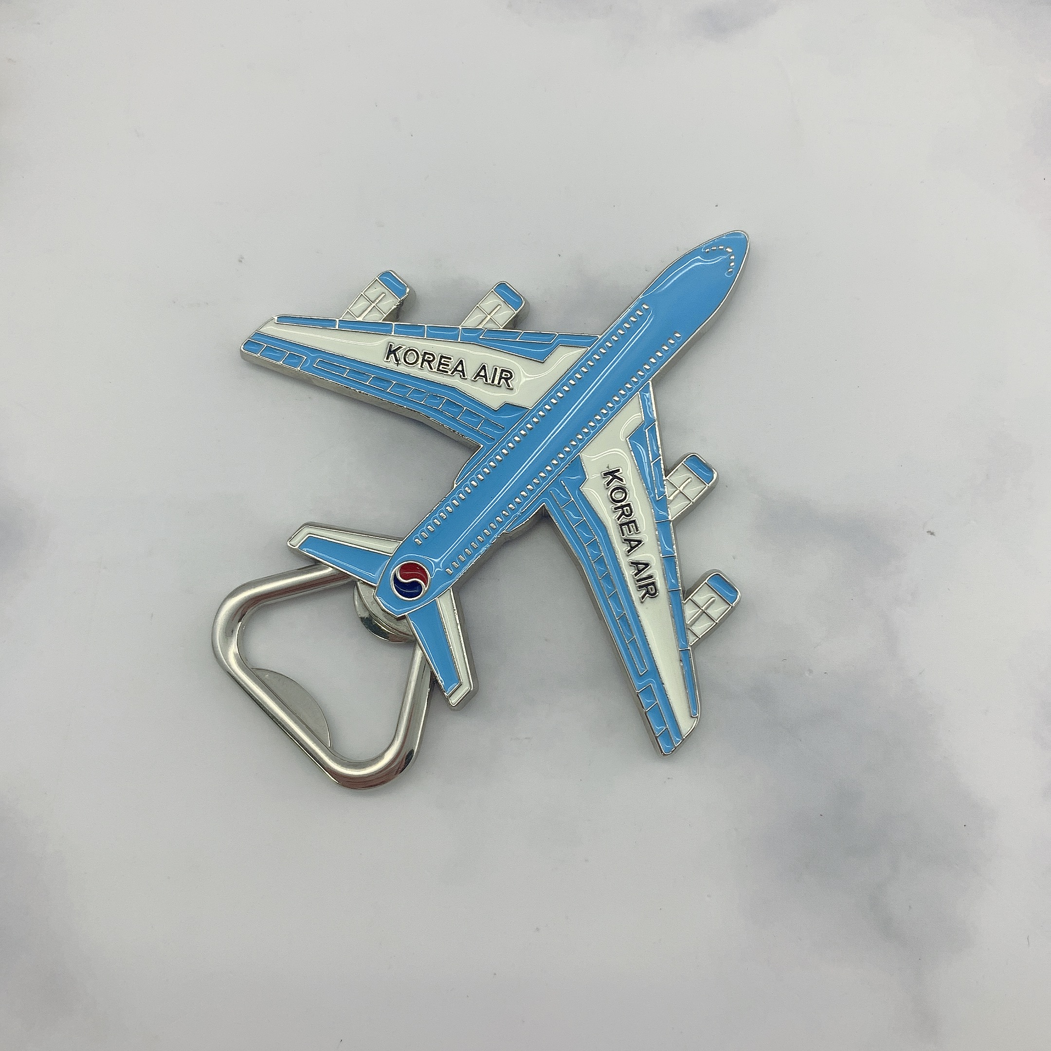 Logo personnalisé souvenirs réfrigérateur aimant ouvre - bouteille, Corée souvenirs de voyage forme d'avion émail aimant ouvre - bouteille d'avion