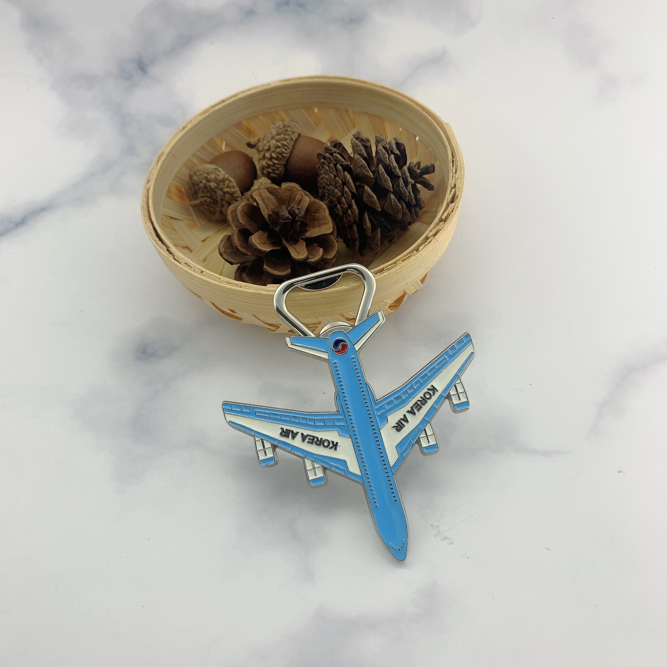 Logo personnalisé souvenirs réfrigérateur aimant ouvre - bouteille, Corée souvenirs de voyage forme d'avion émail aimant ouvre - bouteille d'avion